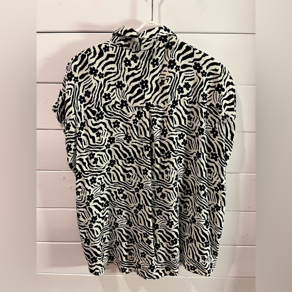 C BY ONE – Zebra & Floral Print Blouse – Approx. Size 2X - Picture 4 of 8